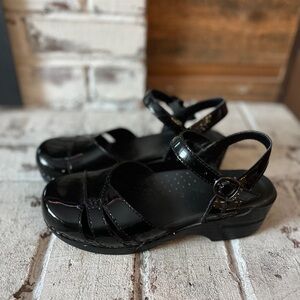 Dansko Black Patent Leather Sandals EU 39 / US 8.5-9